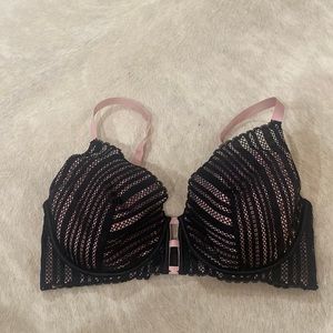 Black & light pink lined Victoria’s Secret plunge bra/ 38DD